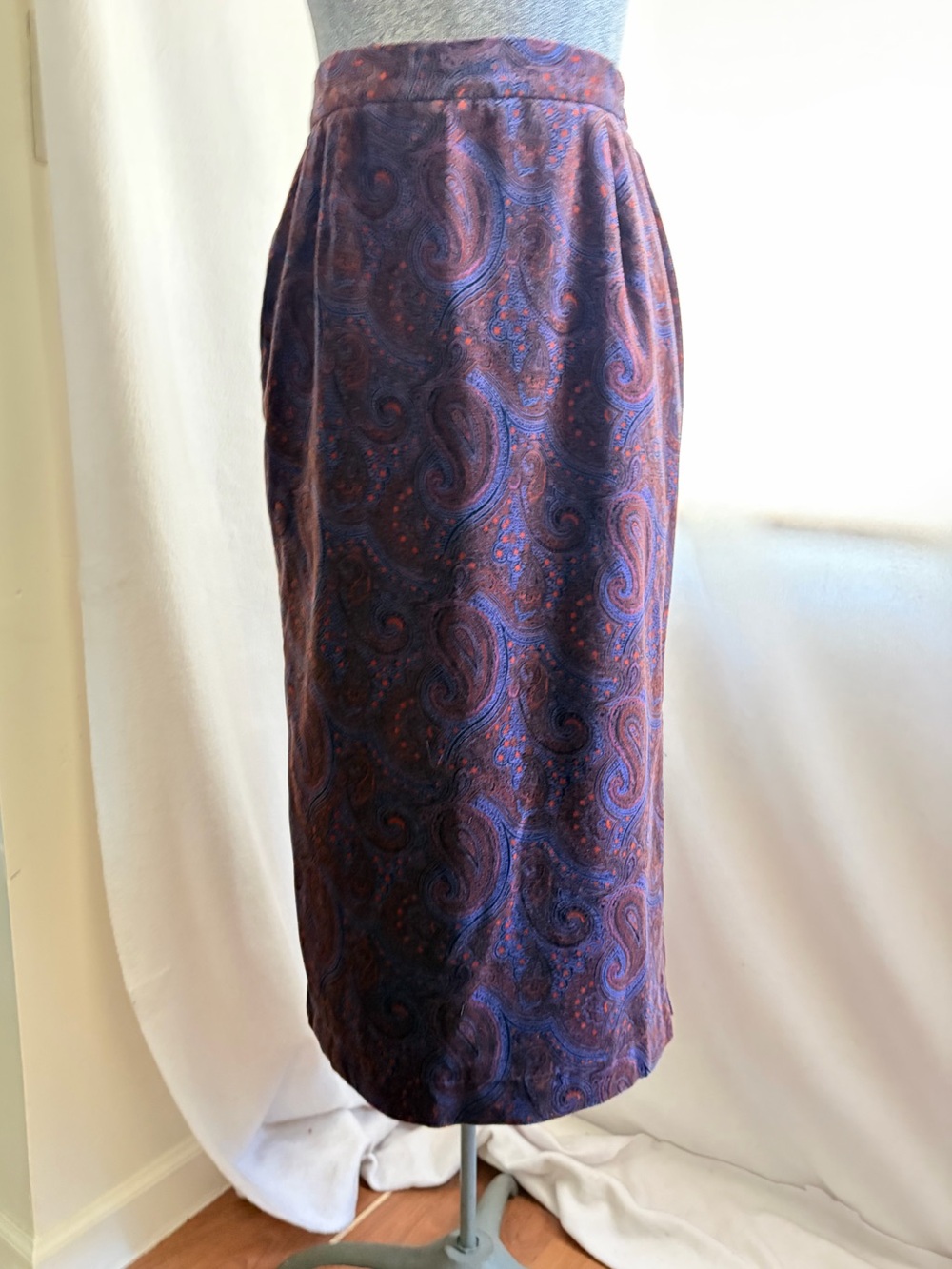 Vintage Emily purple velvet paisley midi pencil skirt